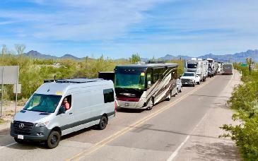 Puerto Peñasco recibe a 26 camiones con visitantes de Estados Unidos y Canadá