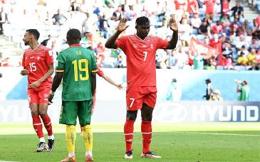 Suiza supera a un aguerrido Camerún 1-0